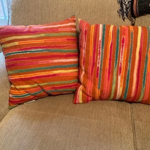 Set of indoor/outdoor pillows